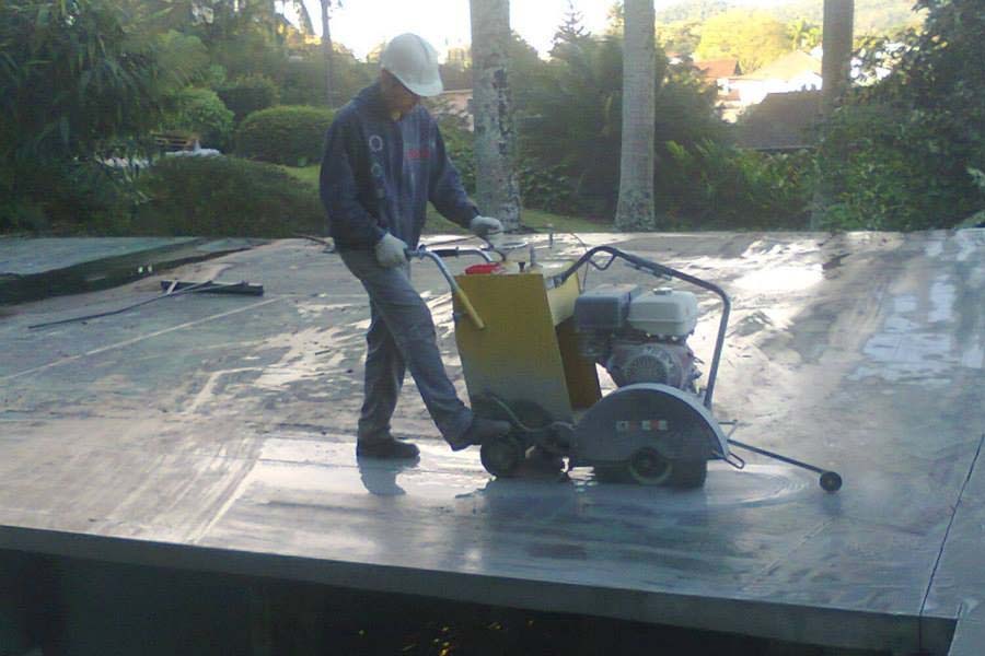 Serviço de corte em laje para abertura de escadas e elevadores