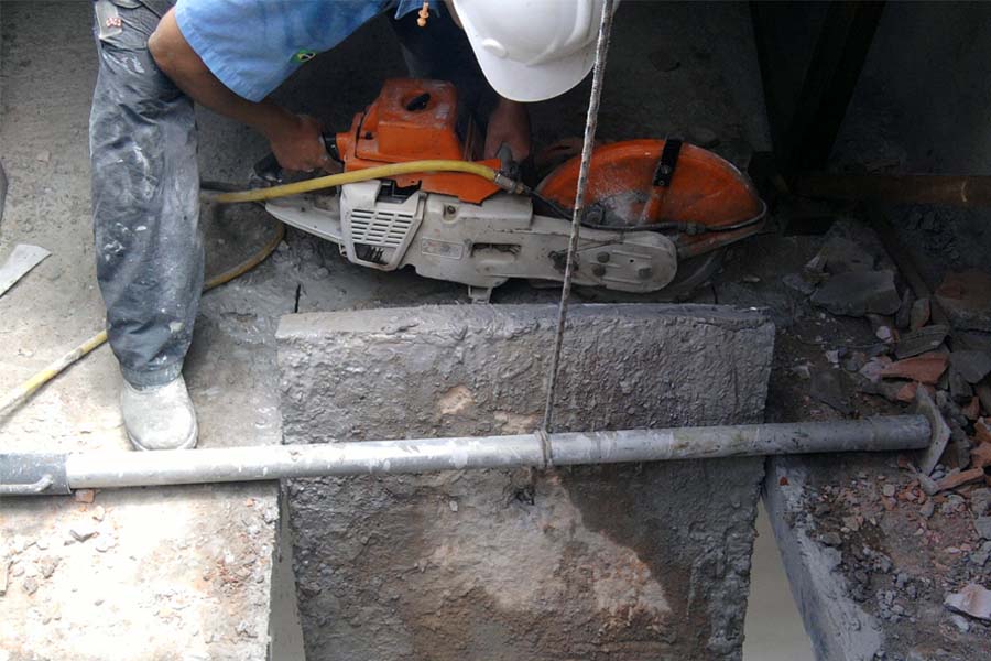 Demolição controlada com corte de concreto para reformas estruturais