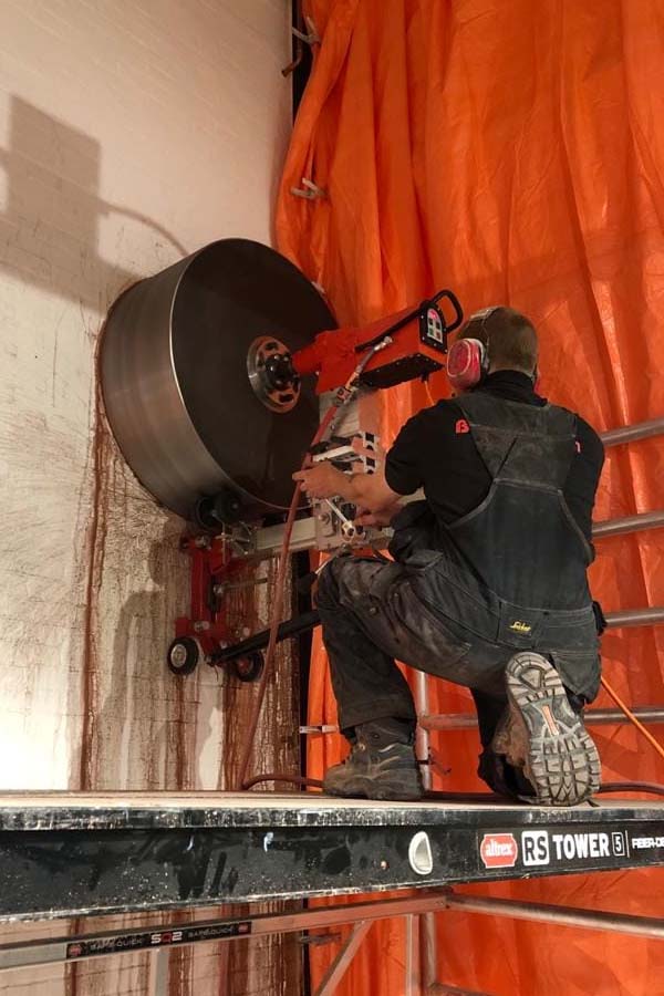 Equipamento profissional para perfurações em concreto e rocha