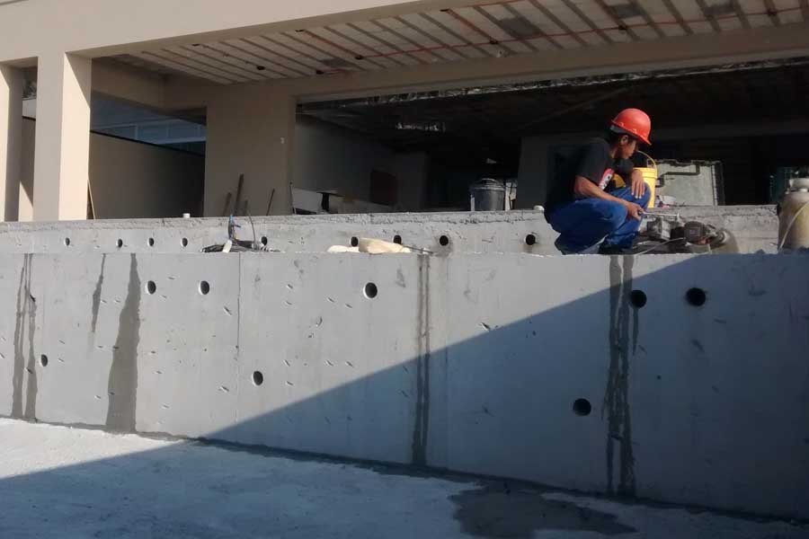 Serviço de furo em laje de concreto para passagem de tubulação hidráulica